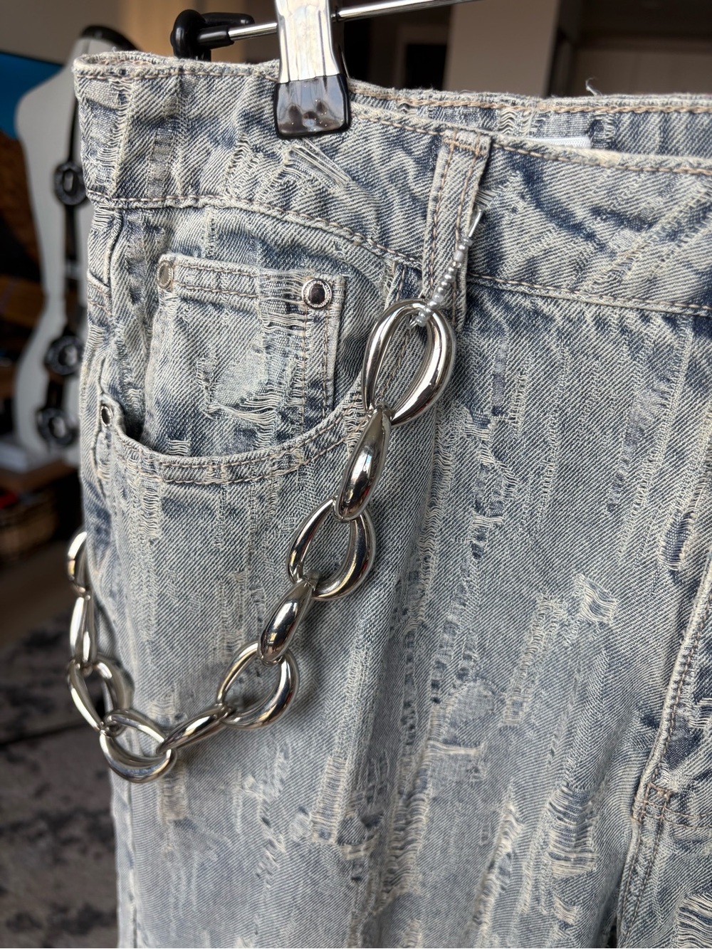 Manière De Voir Light Gray Acid-Wash Relaxed Jeans with Chain - Picture 2 of 11